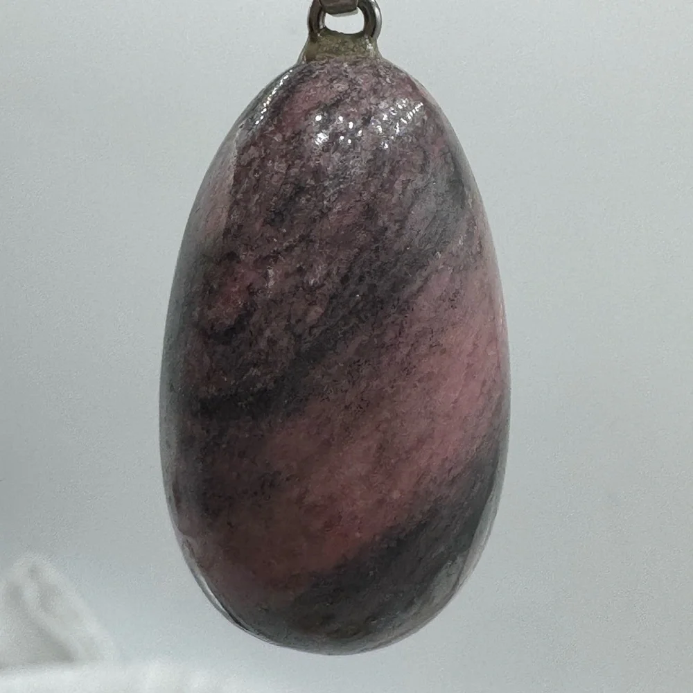 Rhodonite Pendant Gemstone pink and gray 1.5” on a black cord New - Picture 4 of 7
